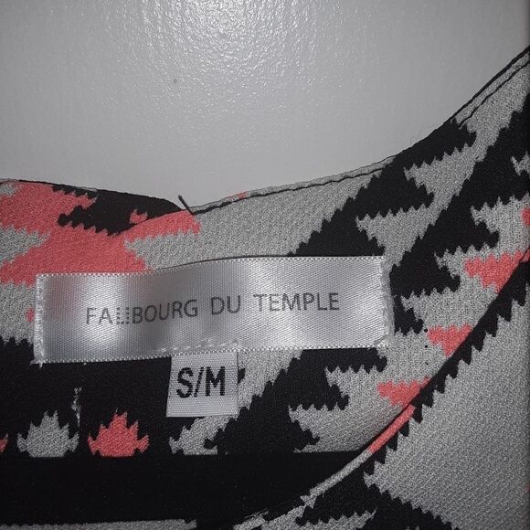 3/$20 Sale Falibourg du Temple Tribal Top - Picture 3 of 4